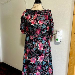 Boutique Off the shoulders Maxi Dress Size 1X